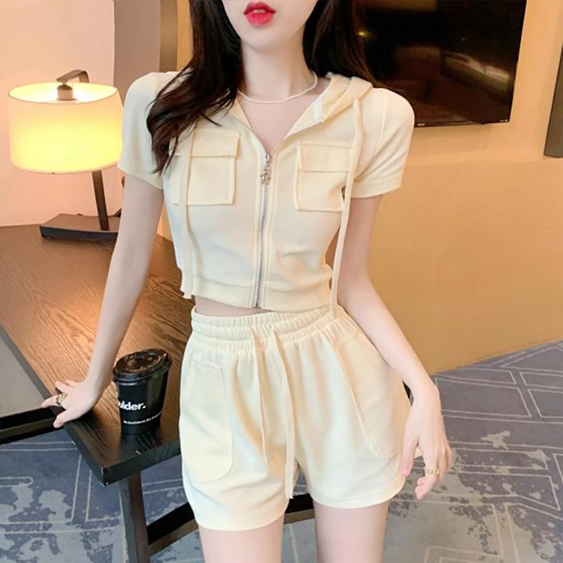Casual Summer Outfits For Women Solid Short Sleeve Crop Top Hooded Shorts Two Piece Set Female Tracksuit Shorts Set
Casual Summer Outfits For Women Solid Short Sleeve Crop Top Hooded Shorts Two Piece Set Female Tracksuit Shorts Set