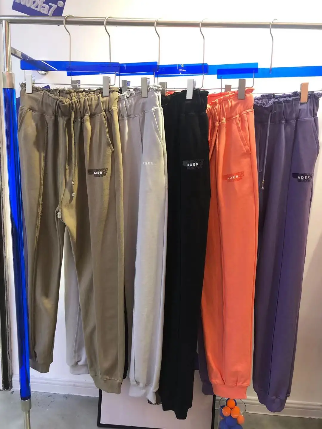 ADER Origami toilet pants for men and women show thin loose sweat pants, leggings, sports casual pants
ADER Origami toilet pants for men and women show thin loose sweat pants, leggings, sports casual pants