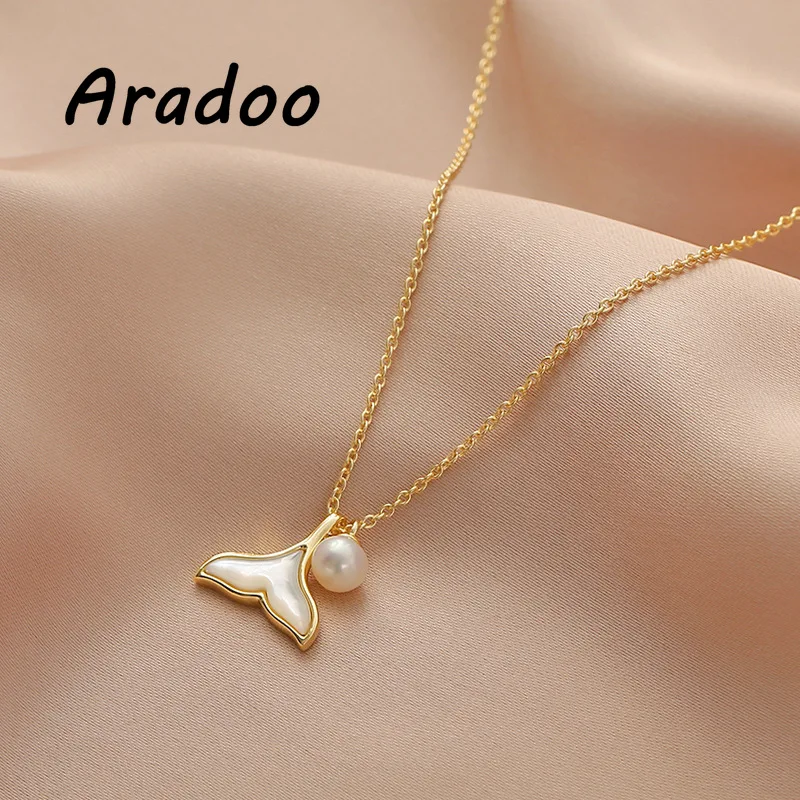 ARADOO Dolphin Mermaid Tail Natural Freshwater Pearl Pendant Necklace Light Luxury Plated 18K Gold Titanium Steel Necklace
ARADOO Dolphin Mermaid Tail Natural Freshwater Pearl Pendant Necklace Light Luxury Plated 18K Gold Titanium Steel Necklace