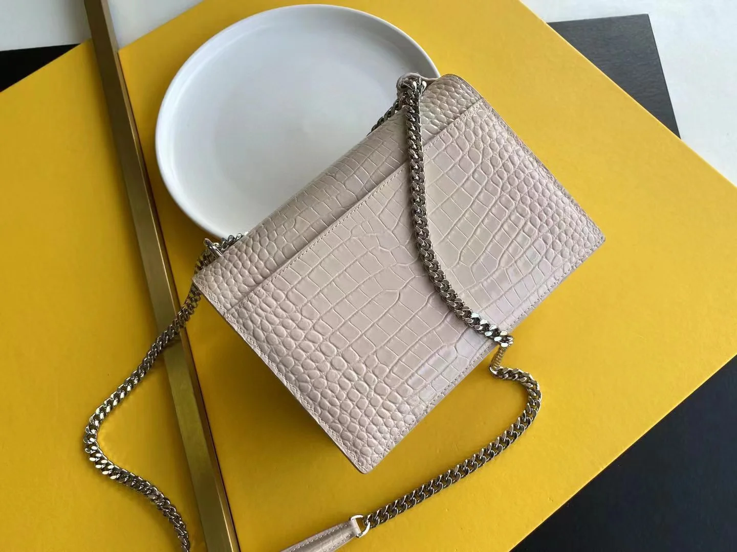 New Fashion Women Bag Over The Shoulder Small Flap Crossbody Bags Messenger Bag for Girl Handbag Leather Crossbody Bag
New Fashion Women Bag Over The Shoulder Small Flap Crossbody Bags Messenger Bag for Girl Handbag Leather Crossbody Bag
