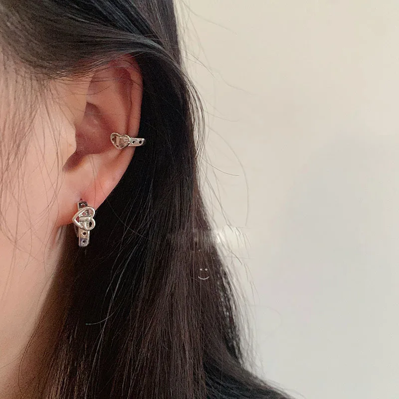 Heart-shaped Belt Earrings Retro Silver Fashion Love Earbone Clip Female Cool Earbuckle Earclip Without Earhole Hoop Ear Cuff
Heart-shaped Belt Earrings Retro Silver Fashion Love Earbone Clip Female Cool Earbuckle Earclip Without Earhole Hoop Ear Cuff