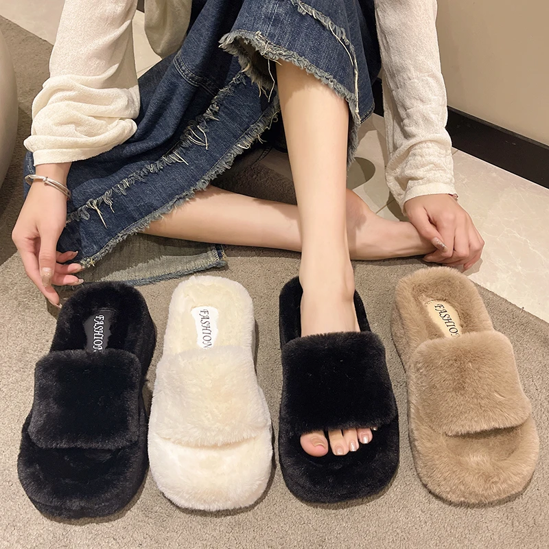 Женские шлепанцы из флока, на плоской подошве
Женские шлепанцы из флока, на плоской подошве