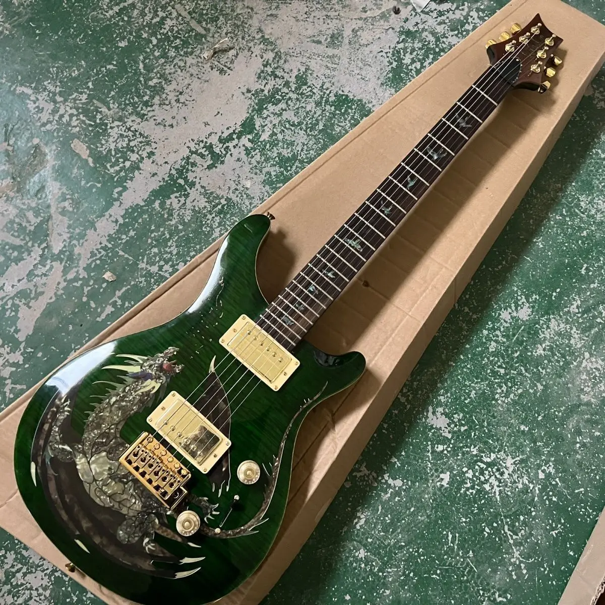 Top Factory Customization New Electric Guitar Green Dragon Professional 6 String
Top Factory Customization New Electric Guitar Green Dragon Professional 6 String