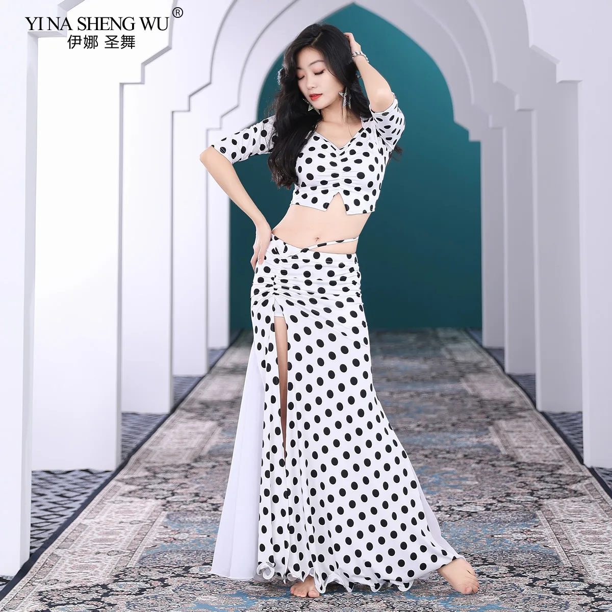 Belly Dance New Style Polka Dot Top Training Suit Sexy Polka Dot Long Skirt Set Oriental Dance Profession Performance Costume
Belly Dance New Style Polka Dot Top Training Suit Sexy Polka Dot Long Skirt Set Oriental Dance Profession Performance Costume
