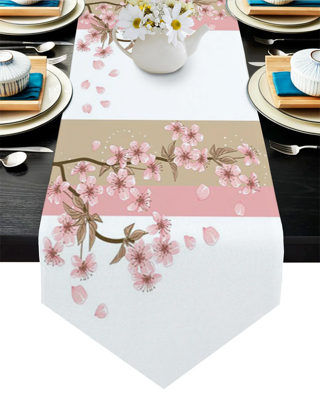 Роскошные скатерти для стола в виде лепестков цветущего персика 
Роскошные скатерти для стола в виде лепестков цветущего персика