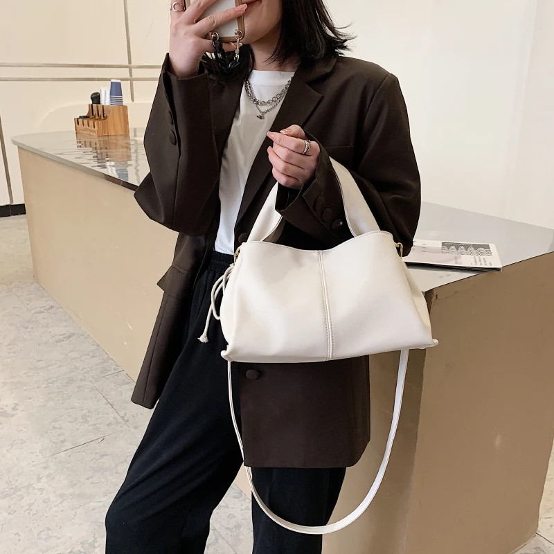 Women Messenger Bags Soft Leather Shoulder Bag Female Sac A Main Travel Vintage Tote Ladies Bag Crossbody Bags for Girls Bolsas
Women Messenger Bags Soft Leather Shoulder Bag Female Sac A Main Travel Vintage Tote Ladies Bag Crossbody Bags for Girls Bolsas