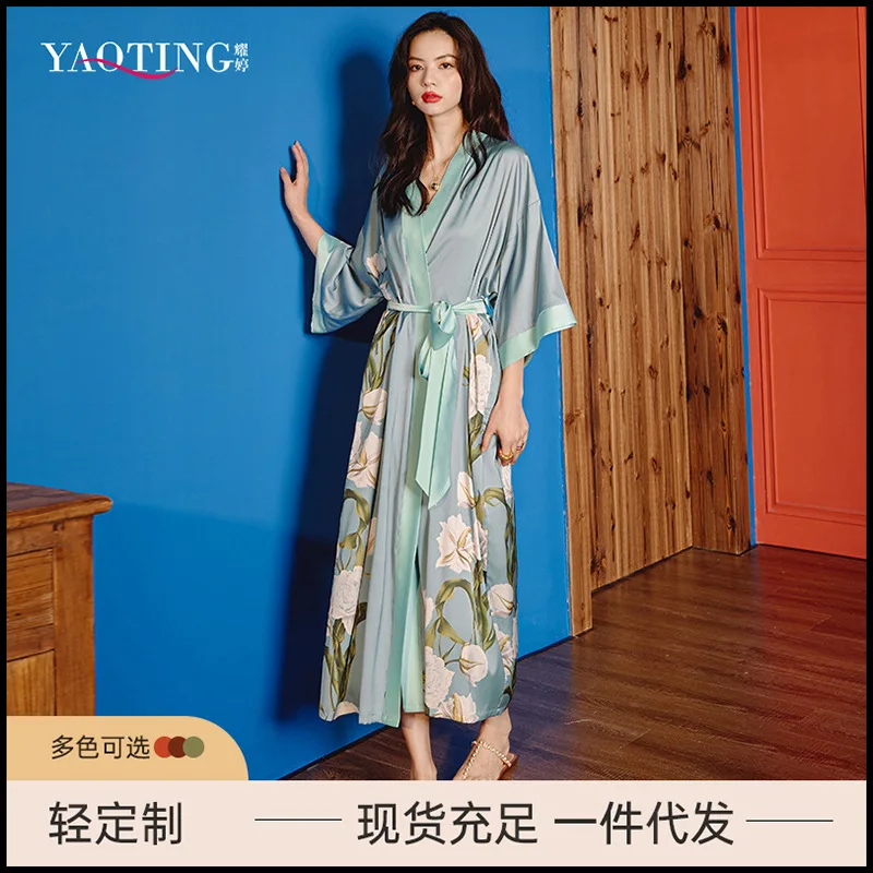 Женский атласный банный халат, роскошный летний халат из вискозы, крутая домашняя одежда
Женский атласный банный халат, роскошный летний халат из вискозы, крутая домашняя одежда