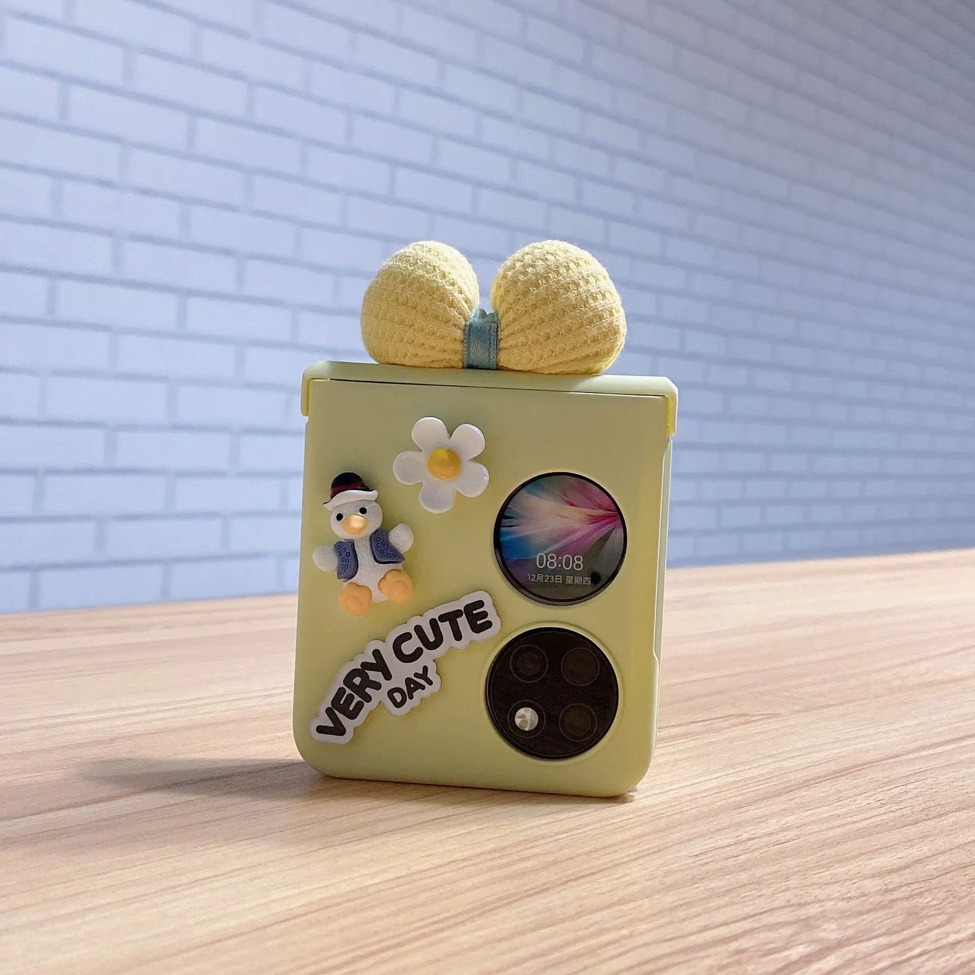 For Huawei P50Pocket case,cute duck case for girls,PC Hard material 
For Huawei P50Pocket case,cute duck case for girls,PC Hard material