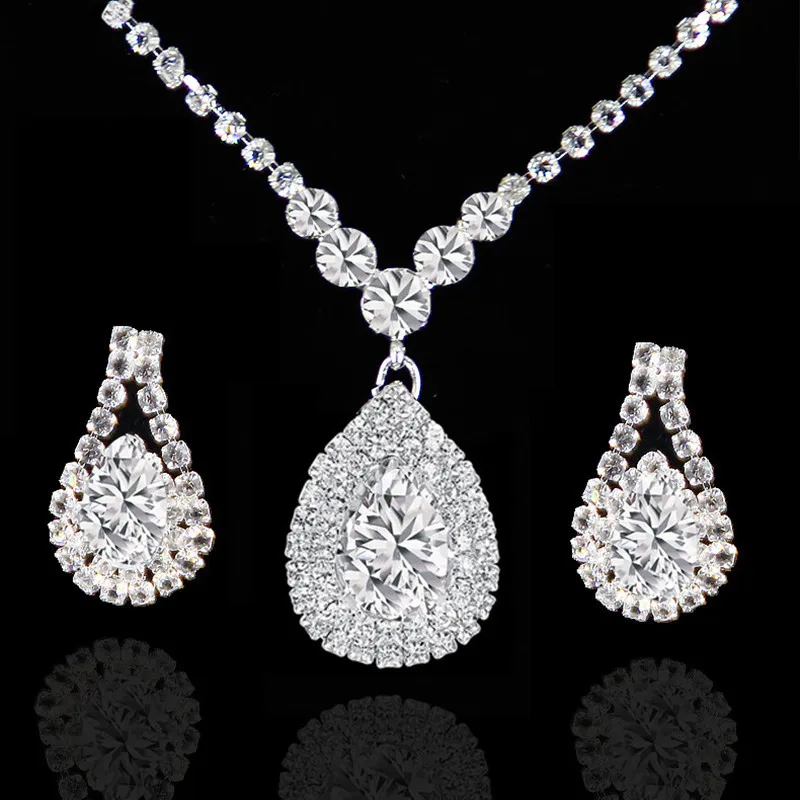 Crystal Necklace Earrings Dinner party fashion Drop Jewelry Set European and Bridal 
Crystal Necklace Earrings Dinner party fashion Drop Jewelry Set European and Bridal