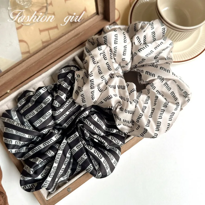 new advanced sense letter large scrunchie female delicate satin simple French temperament tie rope hair rope hair accessories
new advanced sense letter large scrunchie female delicate satin simple French temperament tie rope hair rope hair accessories