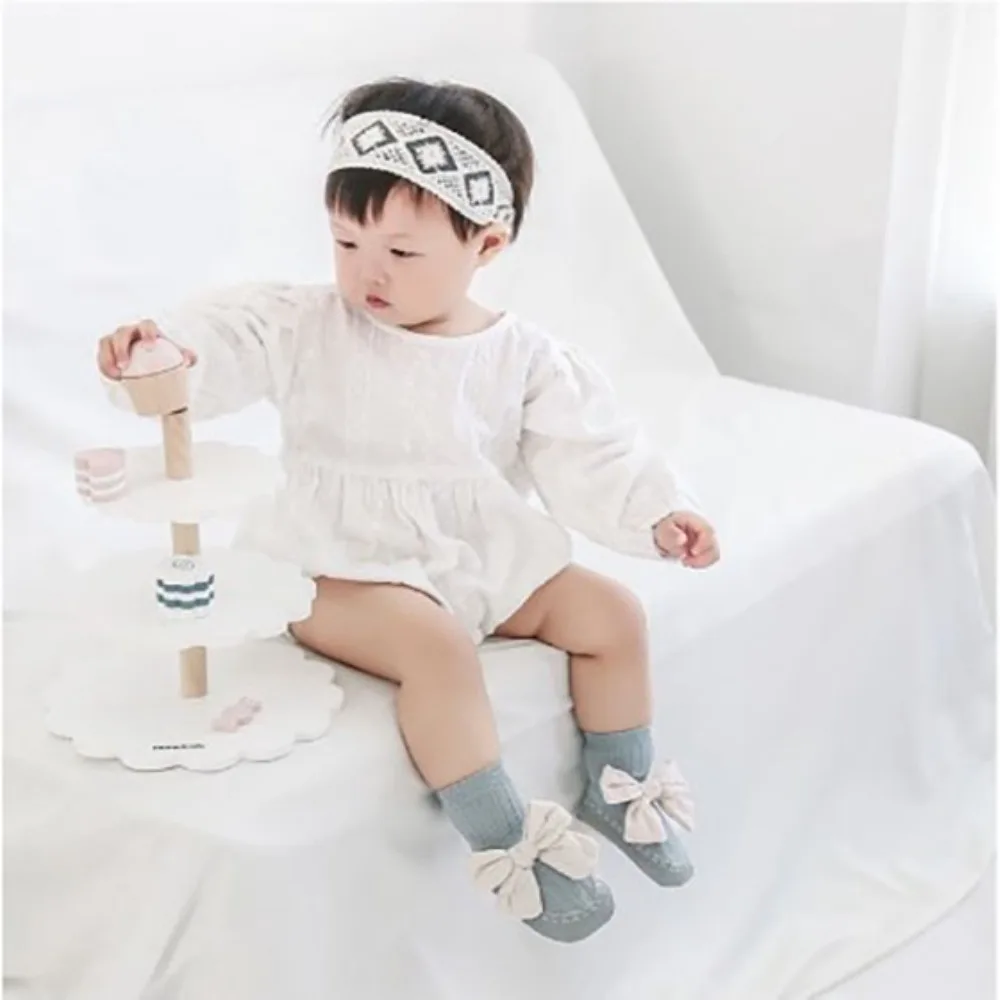 Хлопковые нескользящие носки с бантом для малышей, мягкая и приятная для кожи кожаная подошва, защитные материалы для пола и носков
Хлопковые нескользящие носки с бантом для малышей, мягкая и приятная для кожи кожаная подошва, защитные материалы для пола и носков