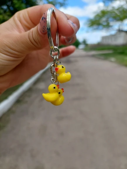 

Cute Little Yellow Acrylic Plastic DUCK Key Chain Dancing Duck Keychain Couples Women Friend Gift Bag Pendant Accessory Keyring