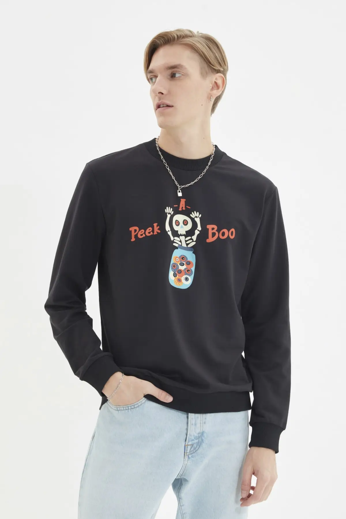 Trendyol Men 'S Regular Fit Cycling Neck Long-Sleeve Halloween Printed Sweatshirts TMNAW22SW2124
Trendyol Men 'S Regular Fit Cycling Neck Long-Sleeve Halloween Printed Sweatshirts TMNAW22SW2124