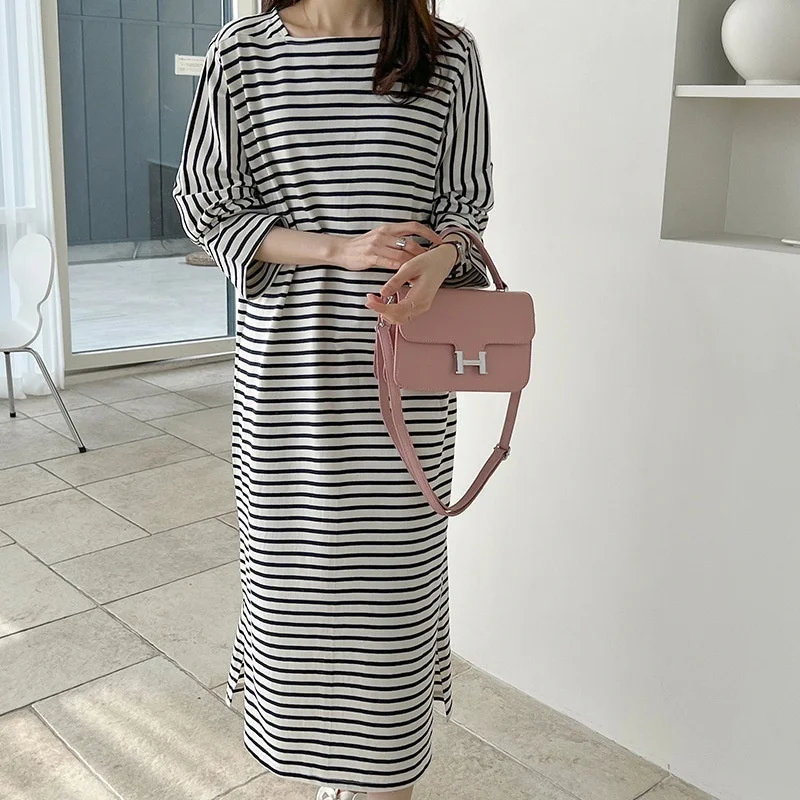 2022 Spring And Summer New Fashion Women's Dress Striped Loose Thin Long Sleeve Double Side Split Dress
2022 Spring And Summer New Fashion Women's Dress Striped Loose Thin Long Sleeve Double Side Split Dress