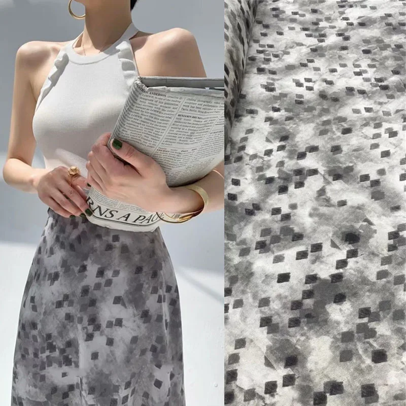 Classic Original Fashion Design Grey Geometric Plaid Print Silk Heavy Crepe Fabric Dress Wrap Skirt Sling Dress Silk Fabric Warp
Classic Original Fashion Design Grey Geometric Plaid Print Silk Heavy Crepe Fabric Dress Wrap Skirt Sling Dress Silk Fabric Warp