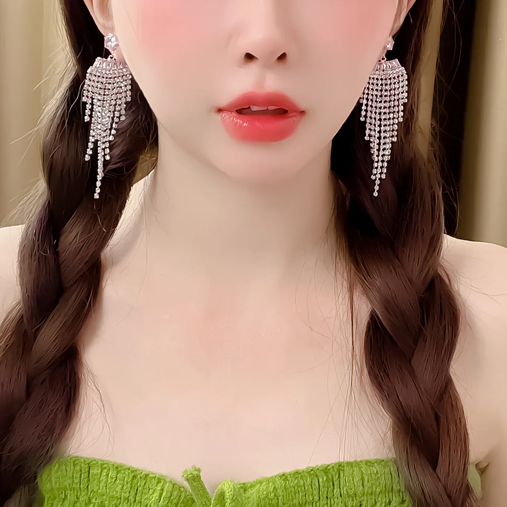 Goddess New Luxury Rhinestone Crystal Long Tassel Earrings for Women Bridal Drop Dangling Ear Nails Party Wedding Jewelrs Gifts
Goddess New Luxury Rhinestone Crystal Long Tassel Earrings for Women Bridal Drop Dangling Ear Nails Party Wedding Jewelrs Gifts