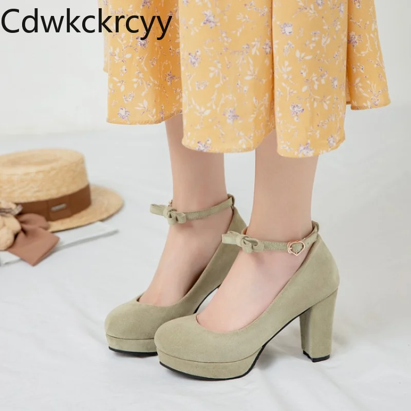 Женские замшевые туфли с круглым носком, милые туфли на высоком устойчивом каблуке, с бантом-бабочкой, весна-осень
Женские замшевые туфли с круглым носком, милые туфли на высоком устойчивом каблуке, с бантом-бабочкой, весна-осень