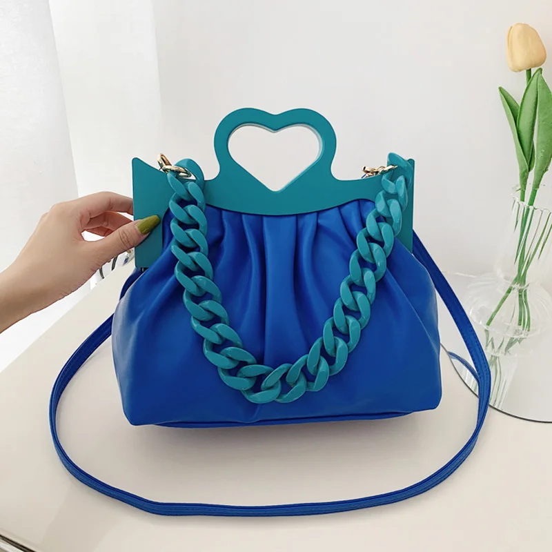 New Women Brand Chain Soft Leather Cloud Bags Crossbody Bag Luxury Designer Handbags and Purses Fashion Clip Shell Shoulder Bags
New Women Brand Chain Soft Leather Cloud Bags Crossbody Bag Luxury Designer Handbags and Purses Fashion Clip Shell Shoulder Bags