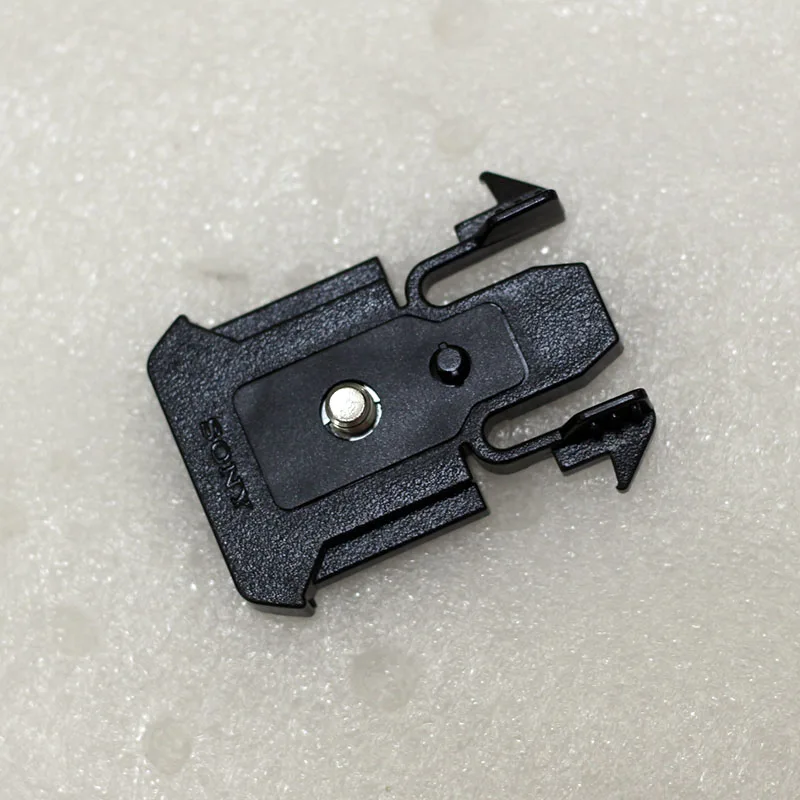 New bottom tripod mount assy of Waterproof Housing MPK-UWH1 UWH1 for Sony HDR-AS50 AS50 X3000R AS300 Action camera
New bottom tripod mount assy of Waterproof Housing MPK-UWH1 UWH1 for Sony HDR-AS50 AS50 X3000R AS300 Action camera