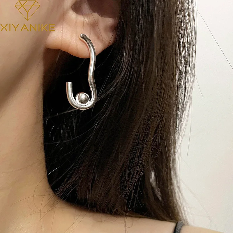 XIYANIKE Cool Asymmetrical Ball Curved Piercing Earrings For Women Girl Korean Fashion New Jewelry Gift Party серьги женские
XIYANIKE Cool Asymmetrical Ball Curved Piercing Earrings For Women Girl Korean Fashion New Jewelry Gift Party серьги женские