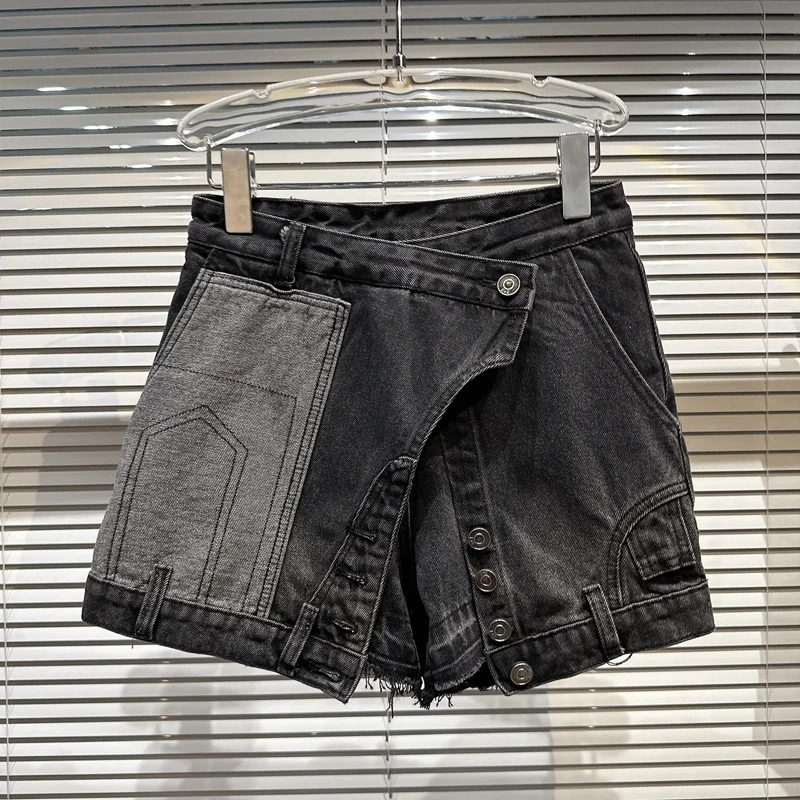 BORVEMAYS Contrasting Colors Patchwork Shorts Denim Women Fake Two Pieces Single-breasted Personality Jeans Summer WZ1314
BORVEMAYS Contrasting Colors Patchwork Shorts Denim Women Fake Two Pieces Single-breasted Personality Jeans Summer WZ1314