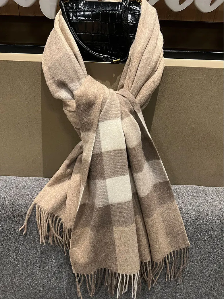 2022 New 100 Wool Scarf Women High Quality Pure Wool Scarfs Fashion Beige Plaid Shawls Winter Warm Lady Gift
2022 New 100 Wool Scarf Women High Quality Pure Wool Scarfs Fashion Beige Plaid Shawls Winter Warm Lady Gift