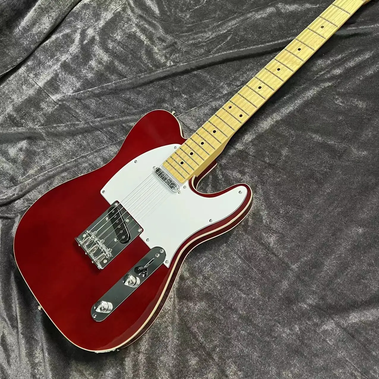 Tele Electric Guitar, Wine Red Color, Double Binding, Mahogany Body, Maple Fingerboard, 6 Strings Guitarra, violão, гитара, 기타
Tele Electric Guitar, Wine Red Color, Double Binding, Mahogany Body, Maple Fingerboard, 6 Strings Guitarra, violão, гитара, 기타