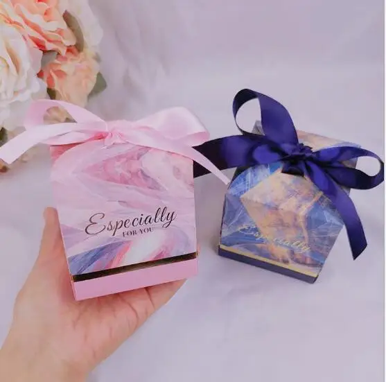 50Pcs Creative Square Style Gradient Pink / Blue Wedding Favors Candy Boxes Party Supplies Gift Box Chcoclate Box
50Pcs Creative Square Style Gradient Pink / Blue Wedding Favors Candy Boxes Party Supplies Gift Box Chcoclate Box