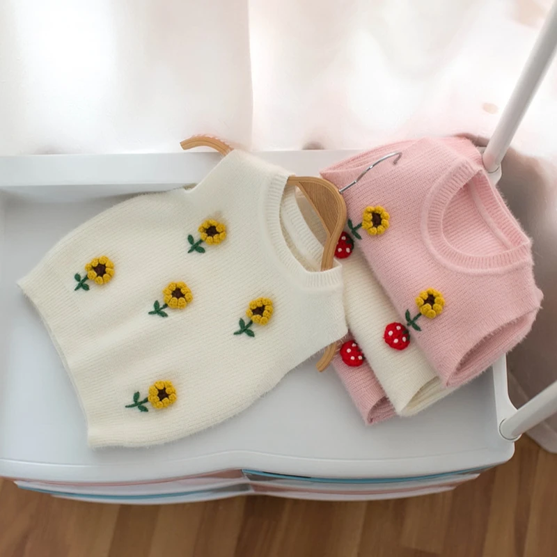 Girls Sweaters Autumn New Strawberry Flower Knitted Vest Top for Babies Sleeveless Children Clothes Girl 1-5 Years
Girls Sweaters Autumn New Strawberry Flower Knitted Vest Top for Babies Sleeveless Children Clothes Girl 1-5 Years
