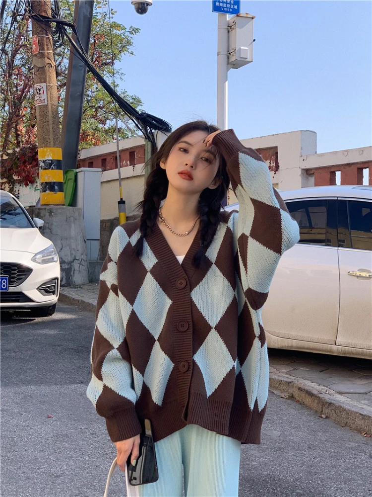 Женский кардиган с V-образным вырезом, длинным рукавом и ромбовидным вырезом
Женский кардиган с V-образным вырезом, длинным рукавом и ромбовидным вырезом