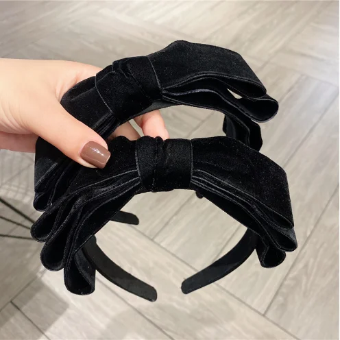 Velvet black swan headband women's wide-brimmed three-layer bow autumn and winter temperament hairbands
Velvet black swan headband women's wide-brimmed three-layer bow autumn and winter temperament hairbands