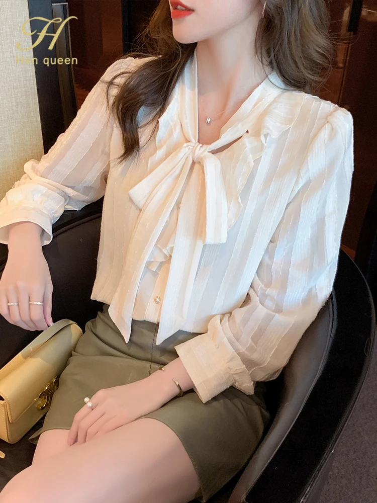 H Han Queen Autumn Chiffon Blouse Lace-Up Bow Office Lady Blusas V-Neck Vintage Tops Elegant Women Blouses Loose Casual Shirts
H Han Queen Autumn Chiffon Blouse Lace-Up Bow Office Lady Blusas V-Neck Vintage Tops Elegant Women Blouses Loose Casual Shirts