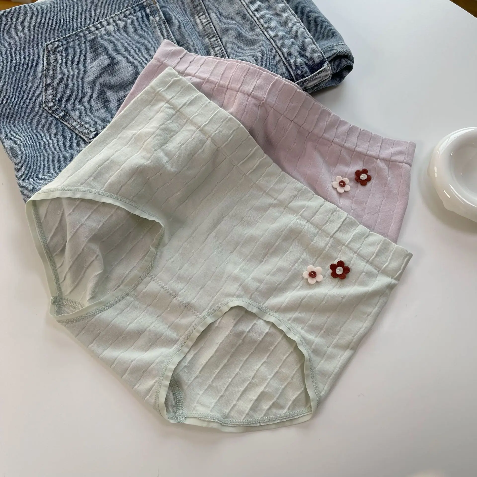 Beautiful Three-dimensional Small Flower Seamless Pit Stripe Cotton Seamless Skin Friendly Mid Waist Underwear WOMEN Panties
Beautiful Three-dimensional Small Flower Seamless Pit Stripe Cotton Seamless Skin Friendly Mid Waist Underwear WOMEN Panties
