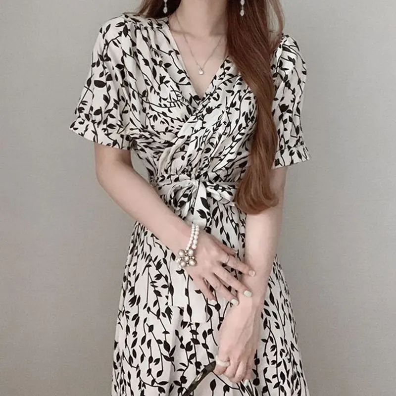 ZCSMLL Korean chic summer retro elegant cross V-neck bandage waist closing Decor printed short sleeve dress short skirt women
ZCSMLL Korean chic summer retro elegant cross V-neck bandage waist closing Decor printed short sleeve dress short skirt women