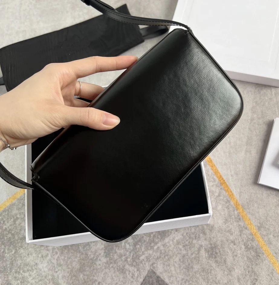 Classic Fashion Arcde Triomphe underarm bag women's handbag luxury shoulder bag high quality
Classic Fashion Arcde Triomphe underarm bag women's handbag luxury shoulder bag high quality