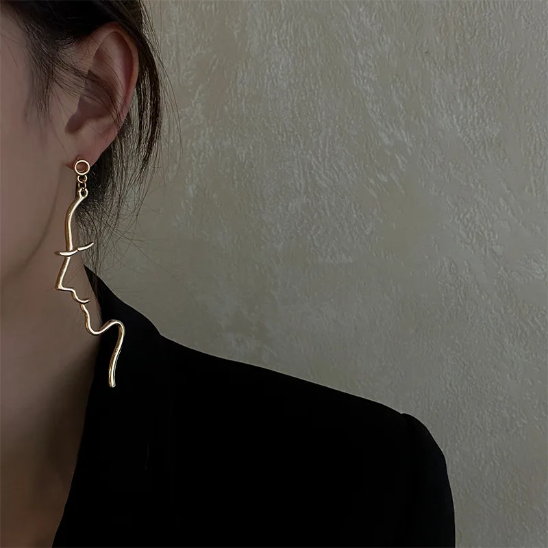 Abstract Face Body Contour Earrings Girl Creative Design Hollow Line Pendant Earrings Party Temperament Simple Jewelry
Abstract Face Body Contour Earrings Girl Creative Design Hollow Line Pendant Earrings Party Temperament Simple Jewelry