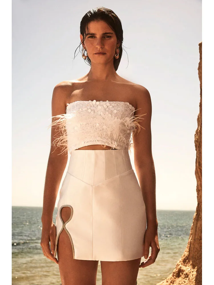 Новинка 2023, Стильный дизайнерский подиумный костюм HIGH STREET, привлекательный приталенный костюм с перьями и юбкой на бретельках 
Новинка 2023, Стильный дизайнерский подиумный костюм HIGH STREET, привлекательный приталенный костюм с перьями и юбкой на бретельках