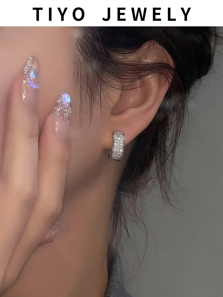 TIYO Fashion Jewelry Mini Metal Earrings Popular Design High Quality AAA Zircon Golden Silvery Drop Earrings For Women Gifts
TIYO Fashion Jewelry Mini Metal Earrings Popular Design High Quality AAA Zircon Golden Silvery Drop Earrings For Women Gifts