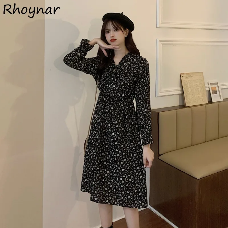 Женское винтажное платье средней длины, элегантное уютное платье с длинным рукавом, V-образным вырезом и цветочным принтом, подходящее ко вс... 
Женское винтажное платье средней длины, элегантное уютное платье с длинным рукавом, V-образным вырезом и цветочным принтом, подходящее ко вс...