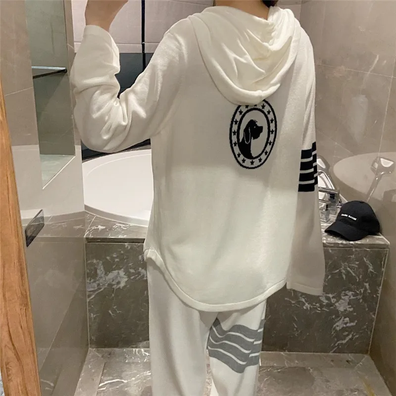 22 Autumn TB College Style Knitted Hooded Sweater Back Medal Star Cartoon Puppy Niche Design Shirt 
22 Autumn TB College Style Knitted Hooded Sweater Back Medal Star Cartoon Puppy Niche Design Shirt