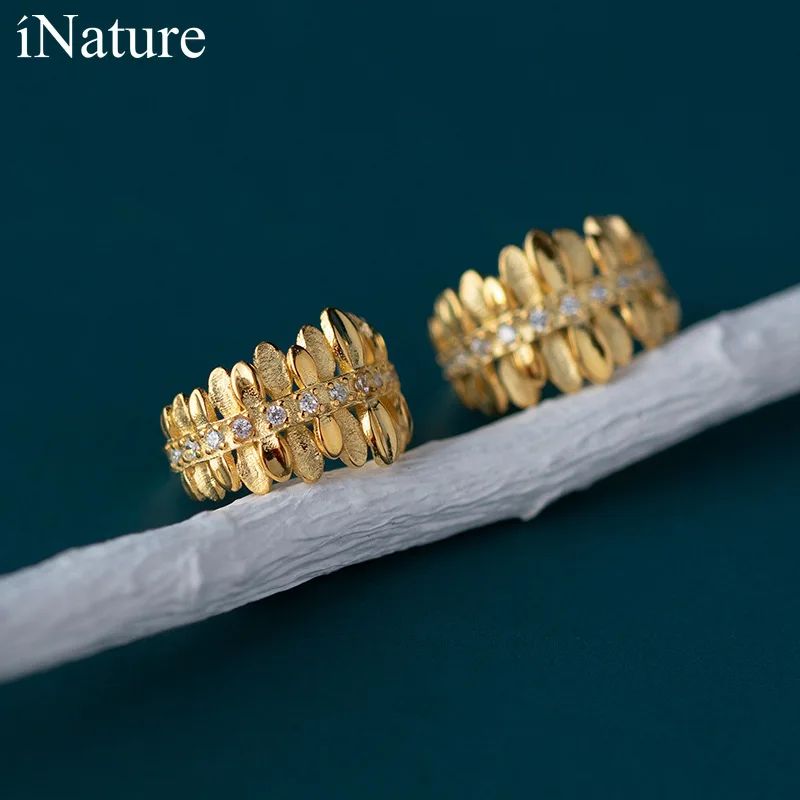 Женские серьги-клипсы с цирконом 
Женские серьги-клипсы с цирконом