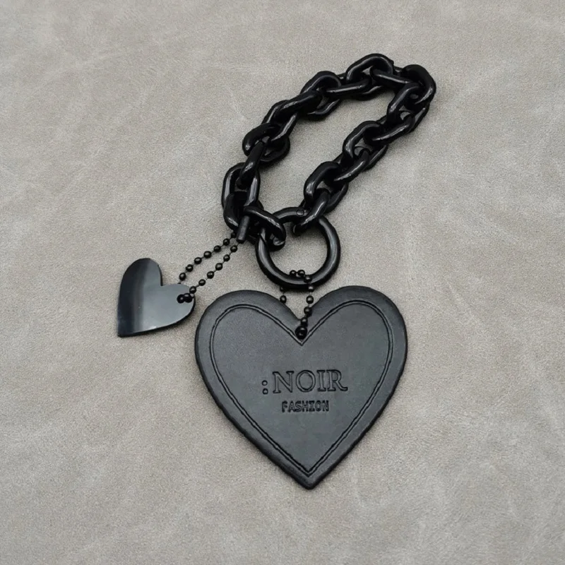 Creative car key chain black love chain leather women's key chain bag pendant acrylic pendant small gift wholesale
Creative car key chain black love chain leather women's key chain bag pendant acrylic pendant small gift wholesale