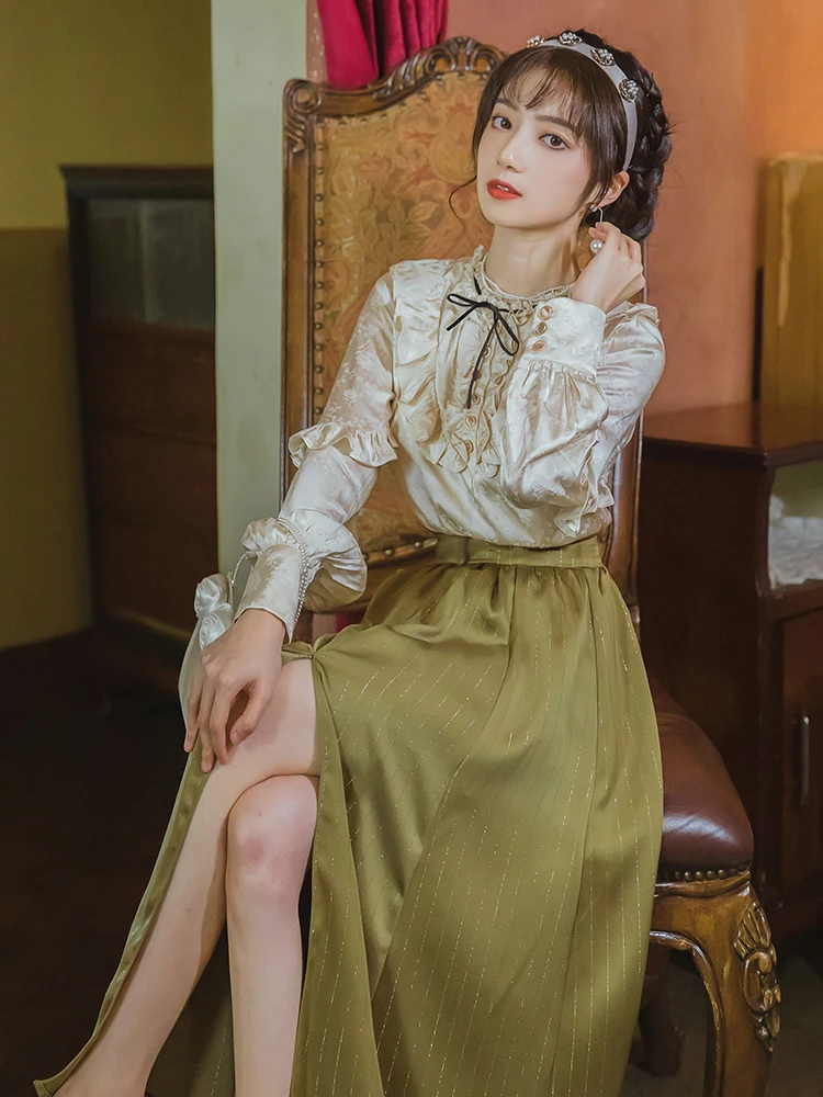 Cottage Vintage Woman Outfits Modern Retro Lantern Sleeve Ruffles Shirt Green Bright Silk Slit Skirt Gorgeous 2 Piece Sets
Cottage Vintage Woman Outfits Modern Retro Lantern Sleeve Ruffles Shirt Green Bright Silk Slit Skirt Gorgeous 2 Piece Sets