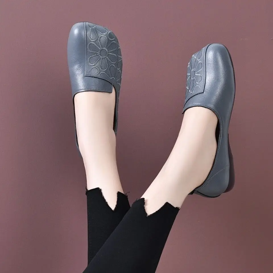 Wide Fit Mom Overlap Leather Flats Woman Slip On Emboridery Flower Loafers Women Summer Shoes 2023 Newly Ladies Soft Moccasins
Wide Fit Mom Overlap Leather Flats Woman Slip On Emboridery Flower Loafers Women Summer Shoes 2023 Newly Ladies Soft Moccasins
