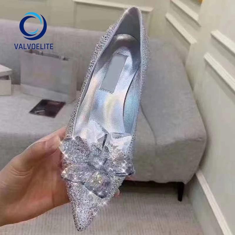 2022 Summer New Woman High Heels Fashion Design Sense Shallow Mouth with Heel Single High Quality Diamond Luxury Crystal Shoes 
2022 Summer New Woman High Heels Fashion Design Sense Shallow Mouth with Heel Single High Quality Diamond Luxury Crystal Shoes