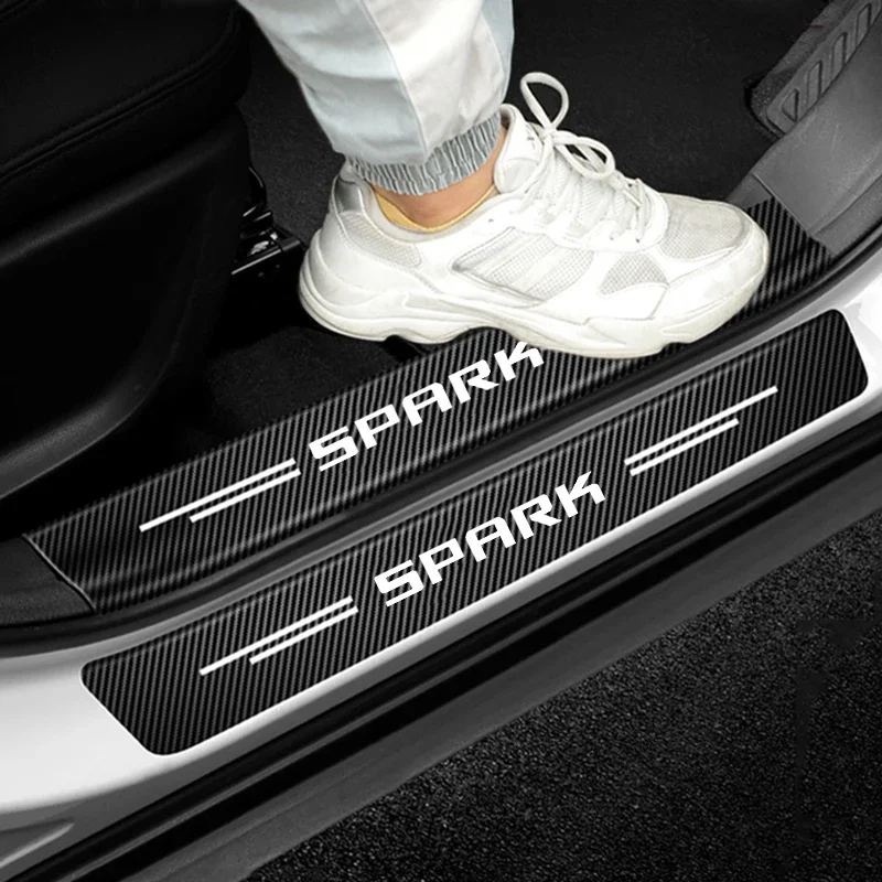 Углеродное волокно для Chevrolet Spark 2023 автомобильный порог пленка Anit Kick защитные