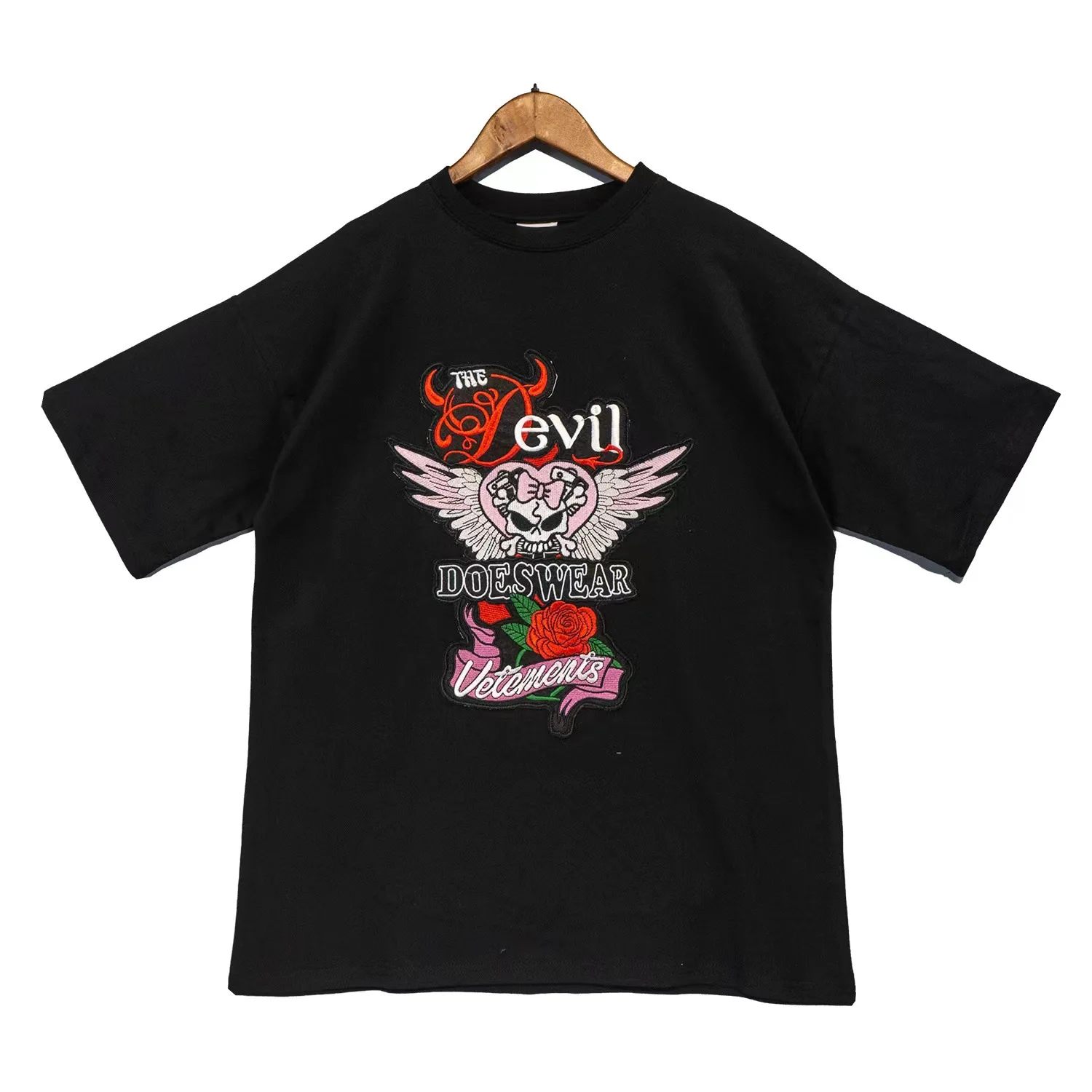 New luxury Men 2022 VETEMENTS Skeleton Evil Embroidery T Shirts T-Shirt Hip Hop Skateboard Street Cotton T-Shirts Tee Top #A579
New luxury Men 2022 VETEMENTS Skeleton Evil Embroidery T Shirts T-Shirt Hip Hop Skateboard Street Cotton T-Shirts Tee Top #A579