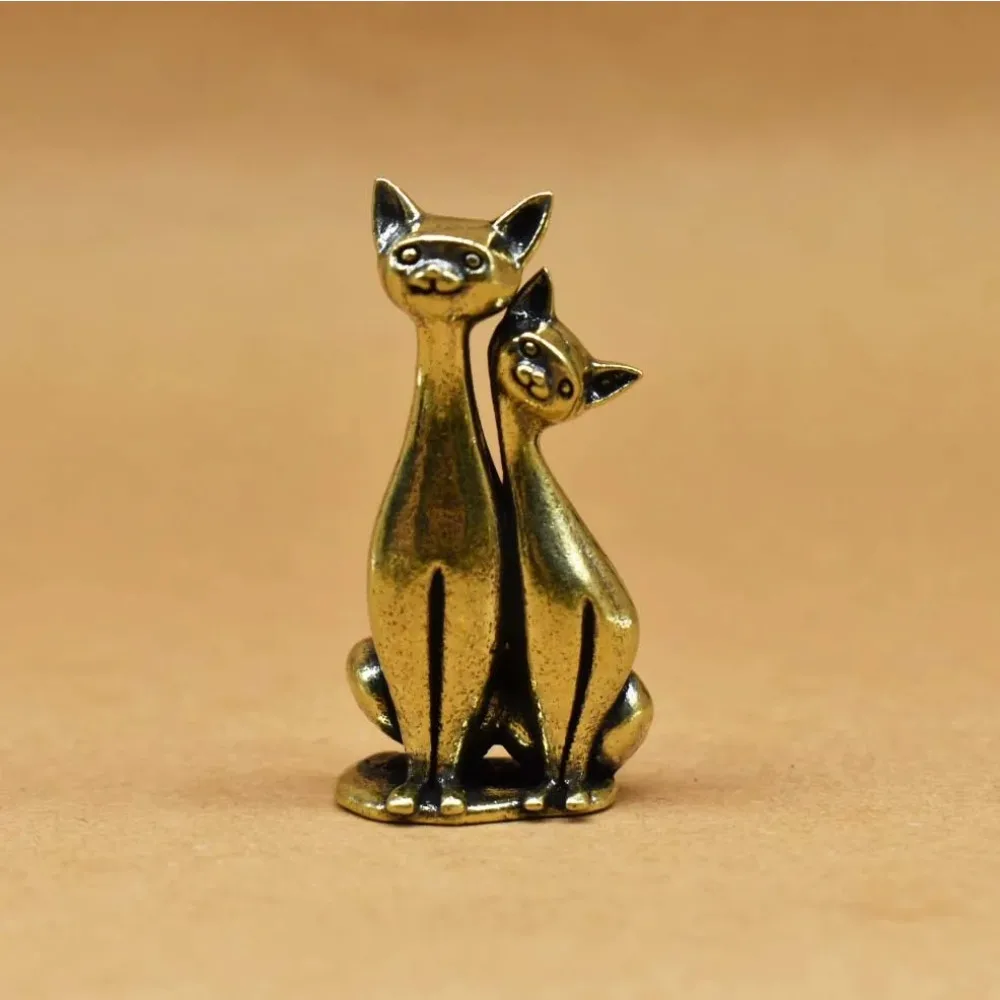 Медные скульптуры кошек
Медные скульптуры кошек