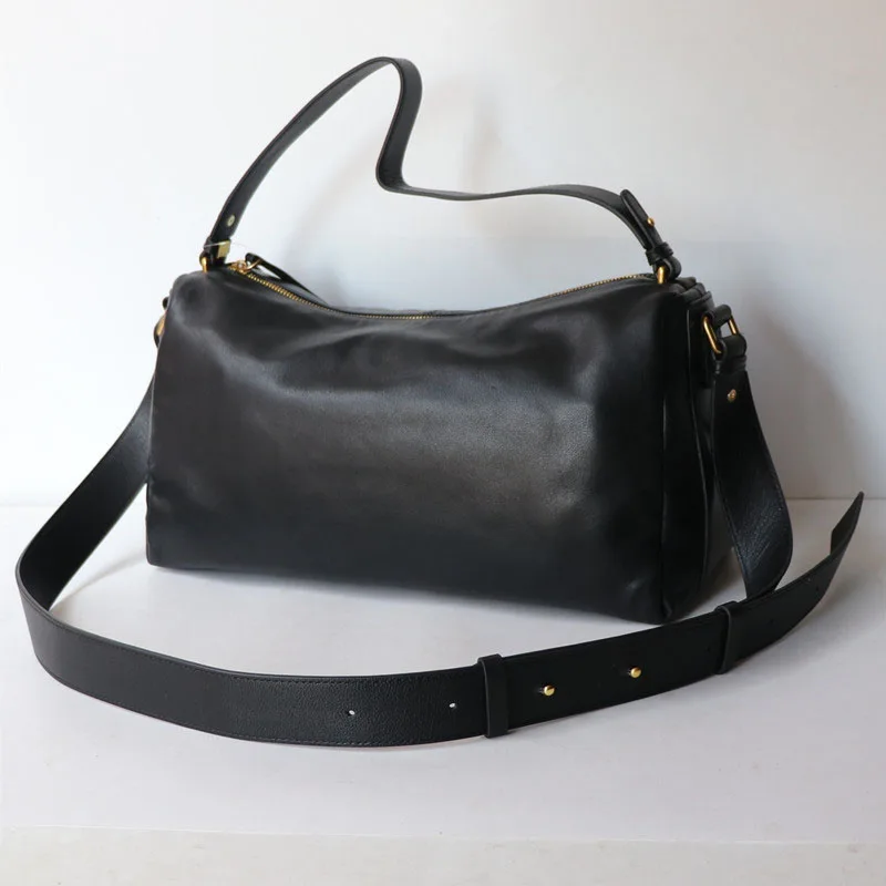 AETOO New armpit cross-body general women's bag imported first layer cowhide fine lines solid color youth leisure business work
AETOO New armpit cross-body general women's bag imported first layer cowhide fine lines solid color youth leisure business work