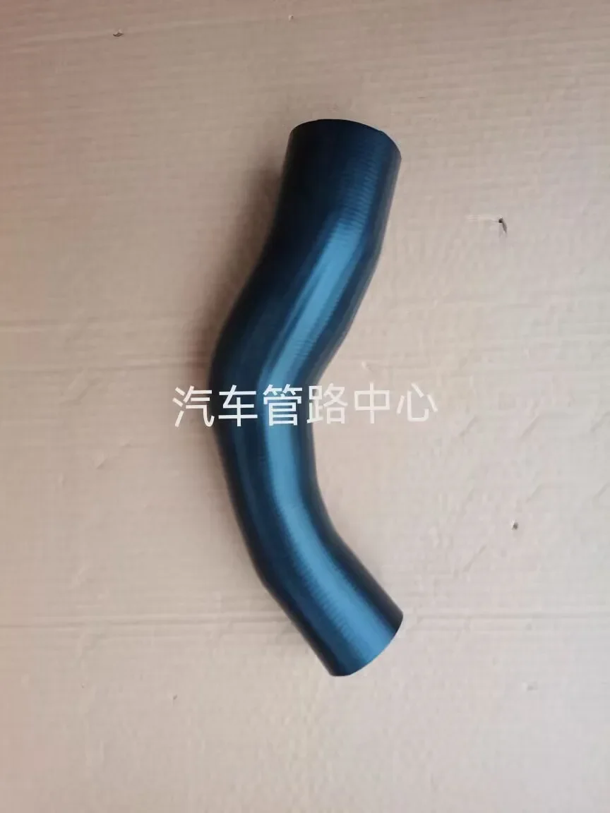 Шланг интеркулера для Geely Coolray SX11 6600002107 
Шланг интеркулера для Geely Coolray SX11 6600002107